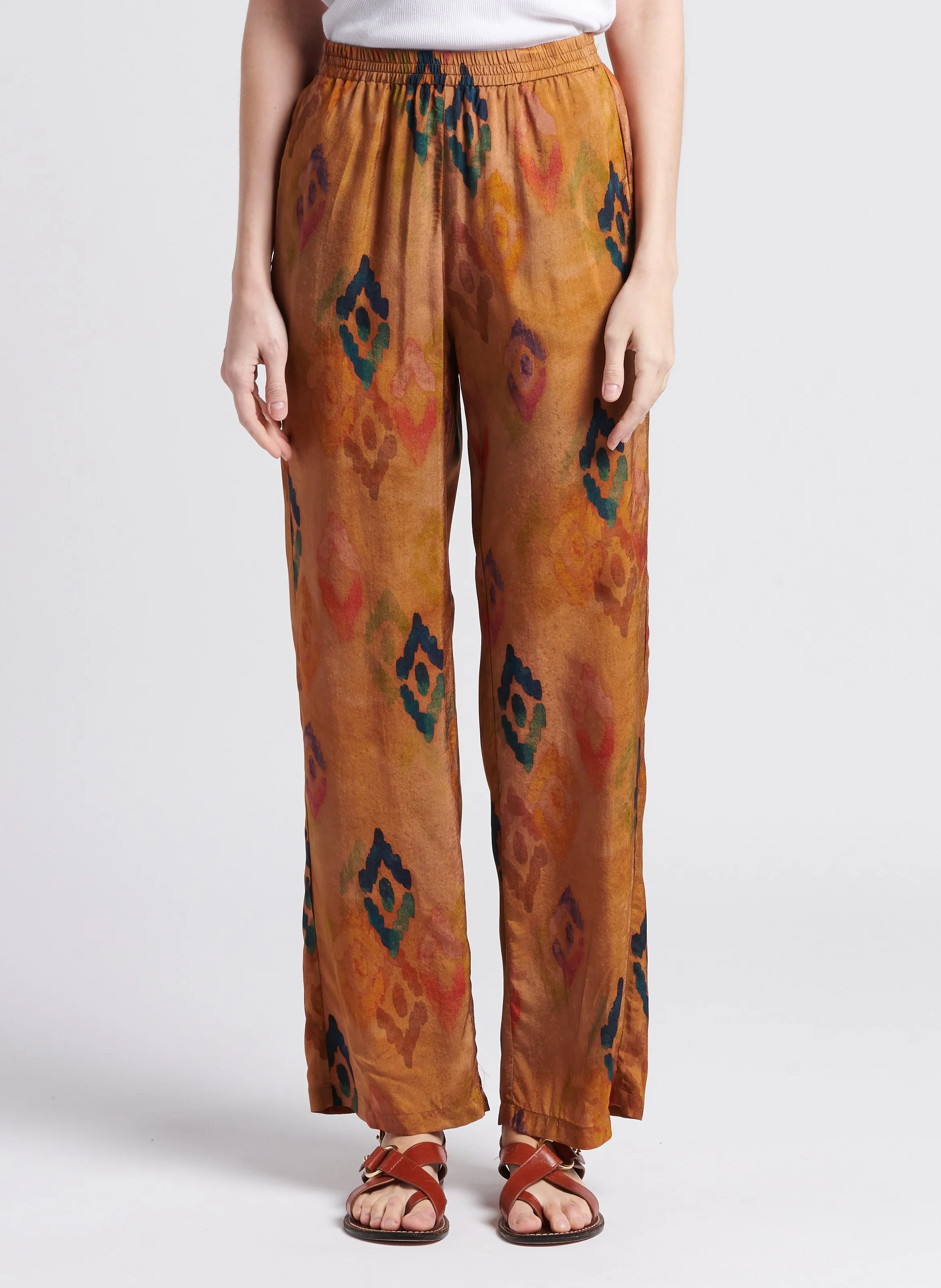 Pantalón recto estampado en marron
